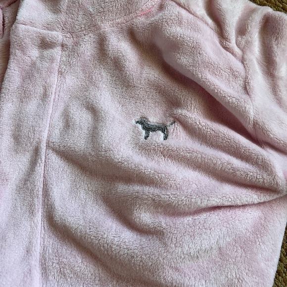 Cozy PINK robe with hood and front pockets. Size M/L - Picture 6 of 6